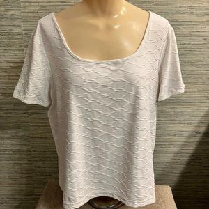 JACKIE BLUE - Size XL-Textured Patterned White Scoop Neck Top - Great Condition!